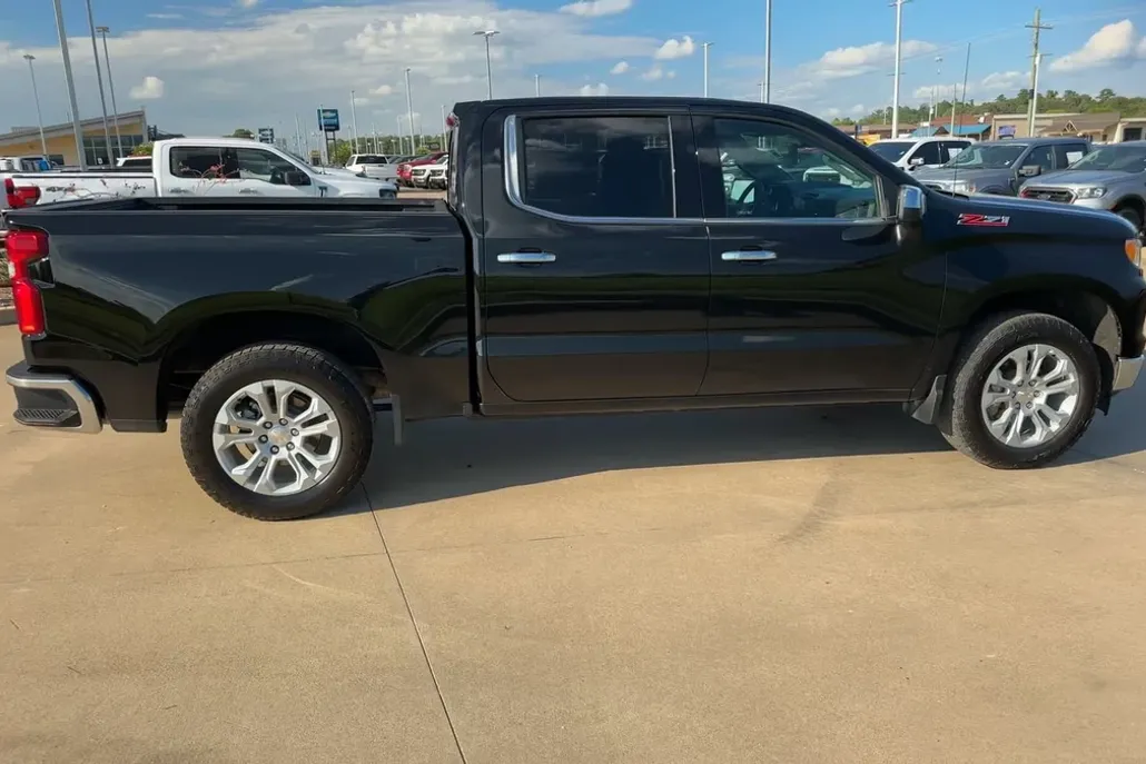 2025 Chevrolet Silverado 1500 LTZ photo 1