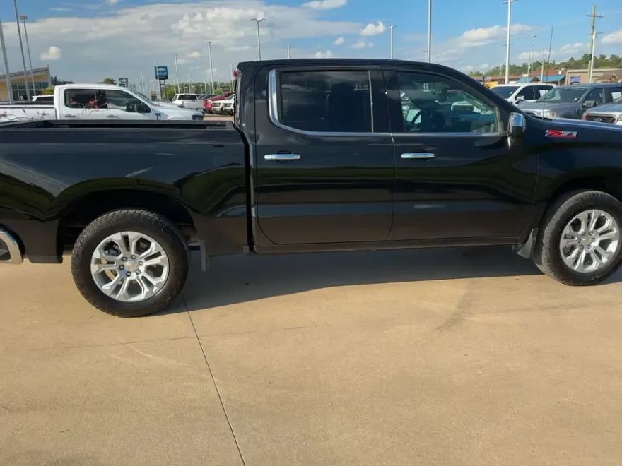2025 Chevrolet Silverado 1500 LTZ photo 1