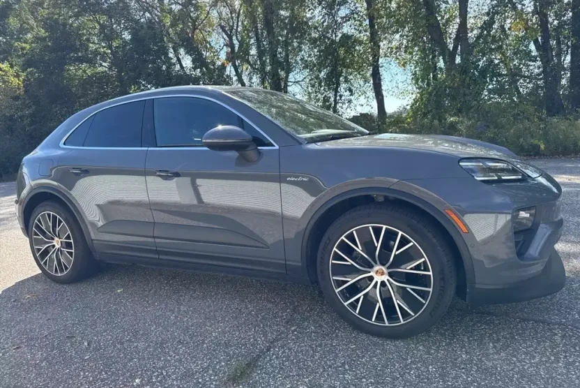 2025 Porsche Macan Electric 4 photo 1
