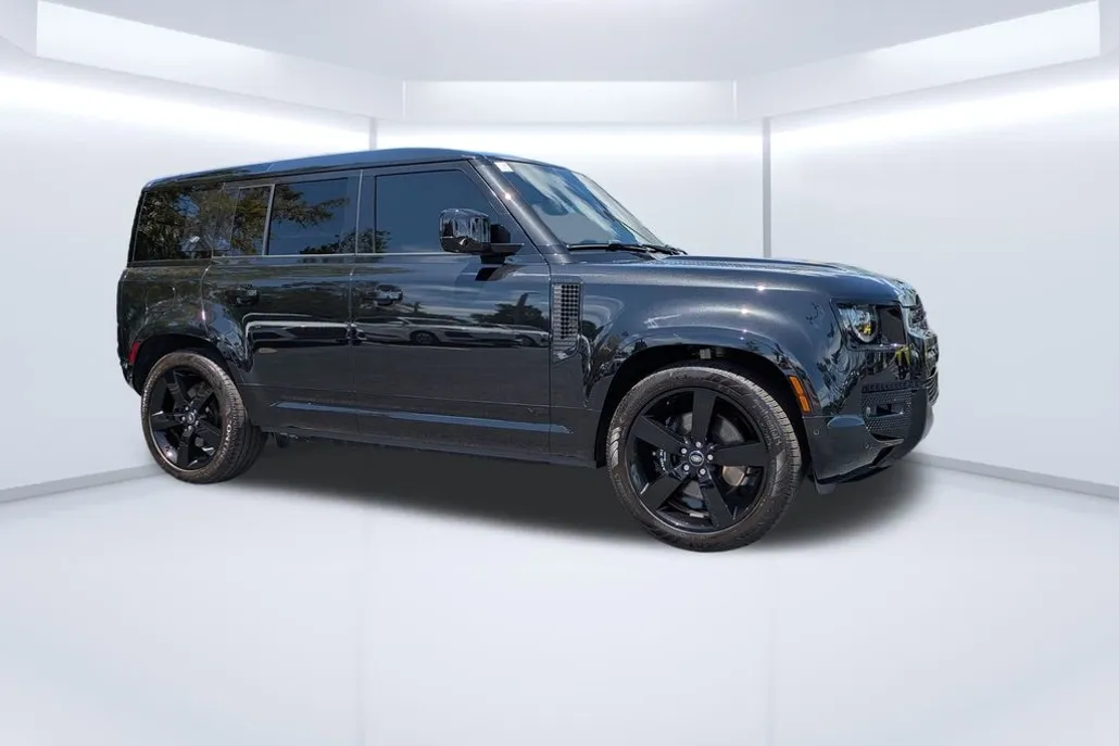 2024 Land Rover Defender 110 V8 photo 1