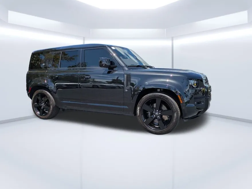 2024 Land Rover Defender 110 V8 photo 1