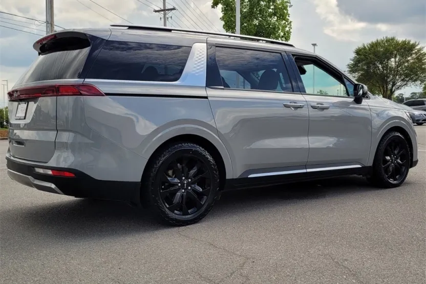 2024 Kia Carnival SX photo 1