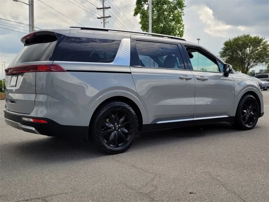 2024 Kia Carnival SX photo 1