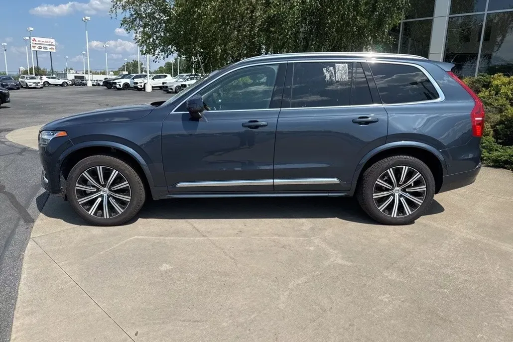 2025 Volvo XC90 Plus photo 1