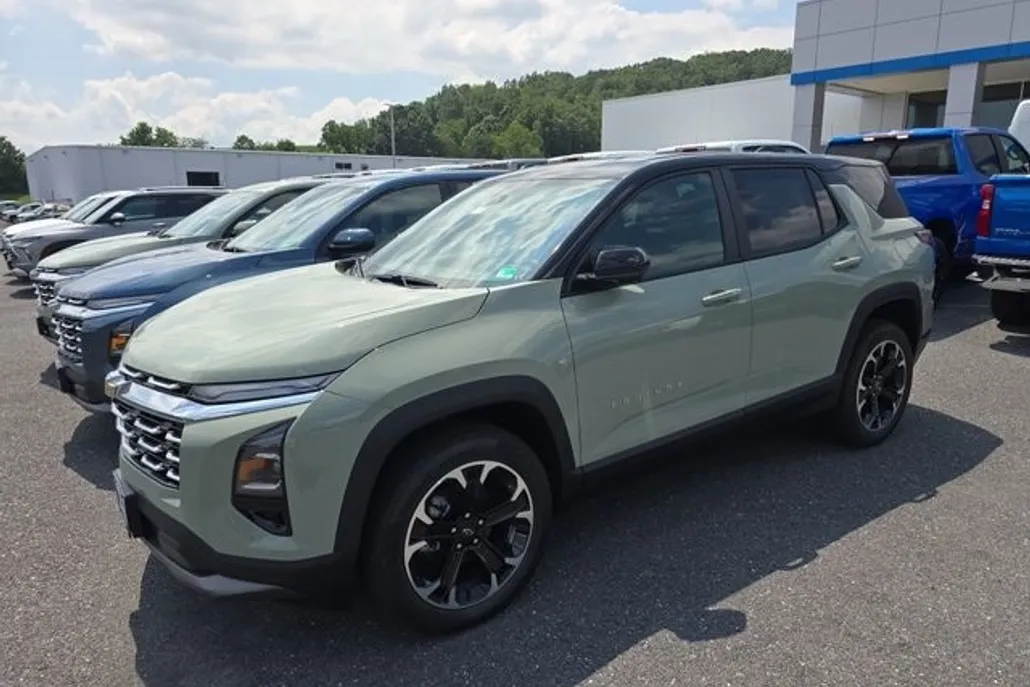2026 Chevrolet Equinox LT photo 1