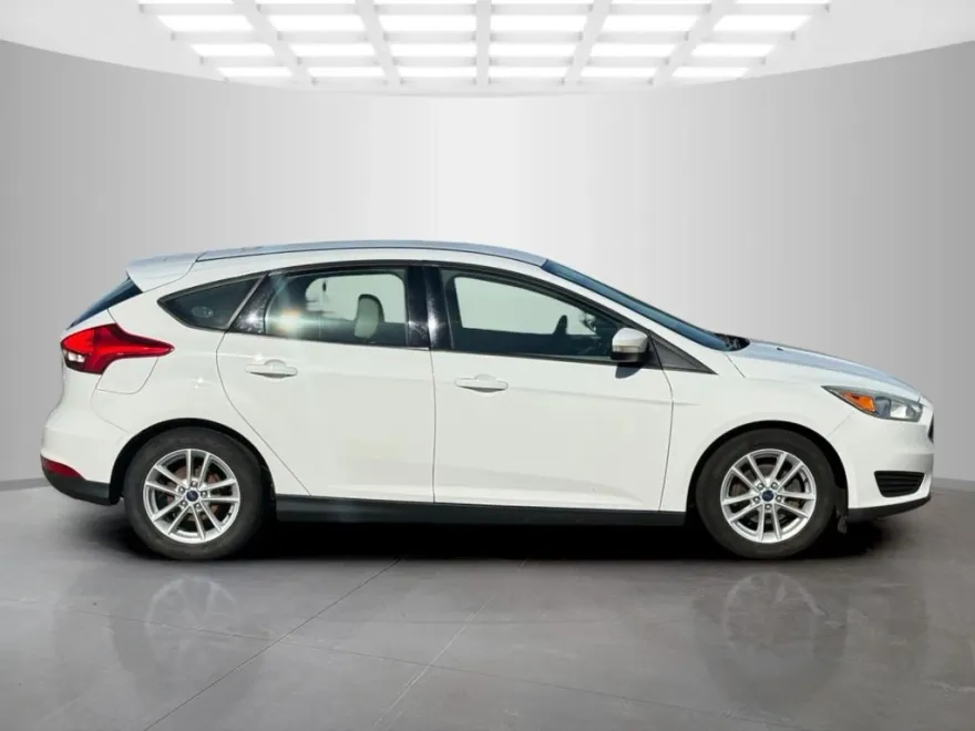 2017 Ford Focus SE photo 1
