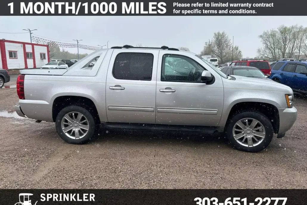 2011 Chevrolet Avalanche LT photo 1