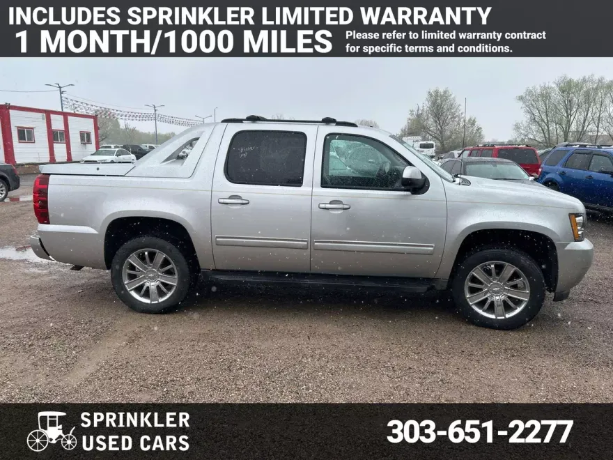 2011 Chevrolet Avalanche LT photo 1