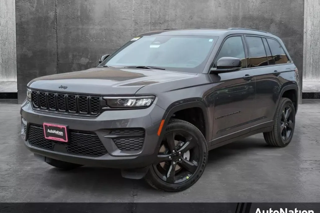 2025 Jeep Grand Cherokee Altitude photo 1