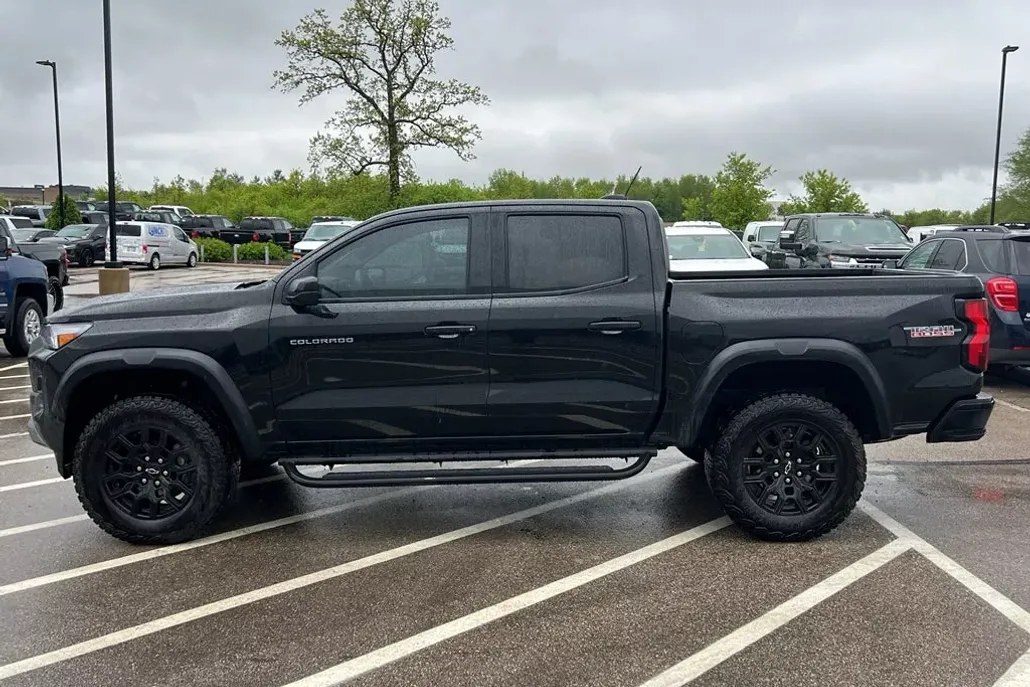 2023 Chevrolet Colorado Trail Boss photo 1