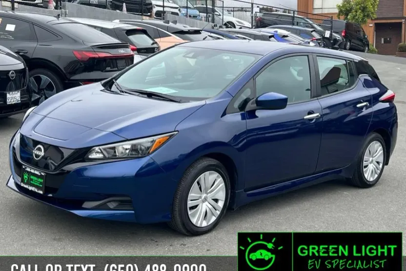 2025 Nissan Leaf S photo 1