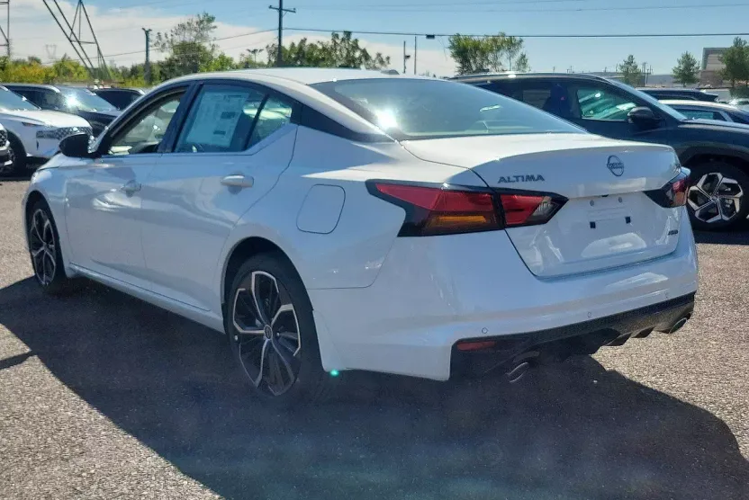 2025 Nissan Altima SR photo 1