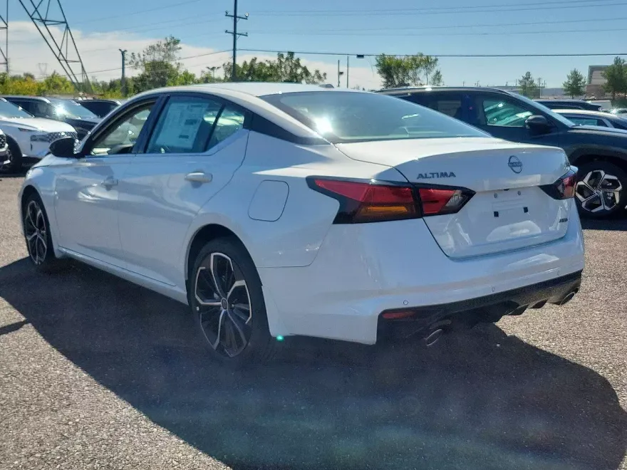 2025 Nissan Altima SR photo 1