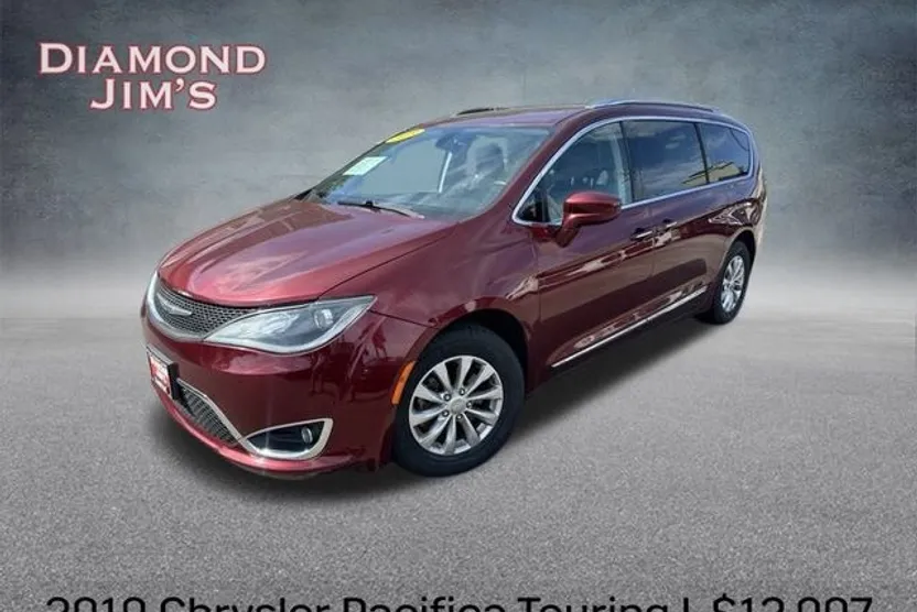 2019 Chrysler Pacifica Touring L photo 1