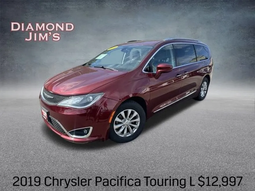 2019 Chrysler Pacifica Touring L photo 1
