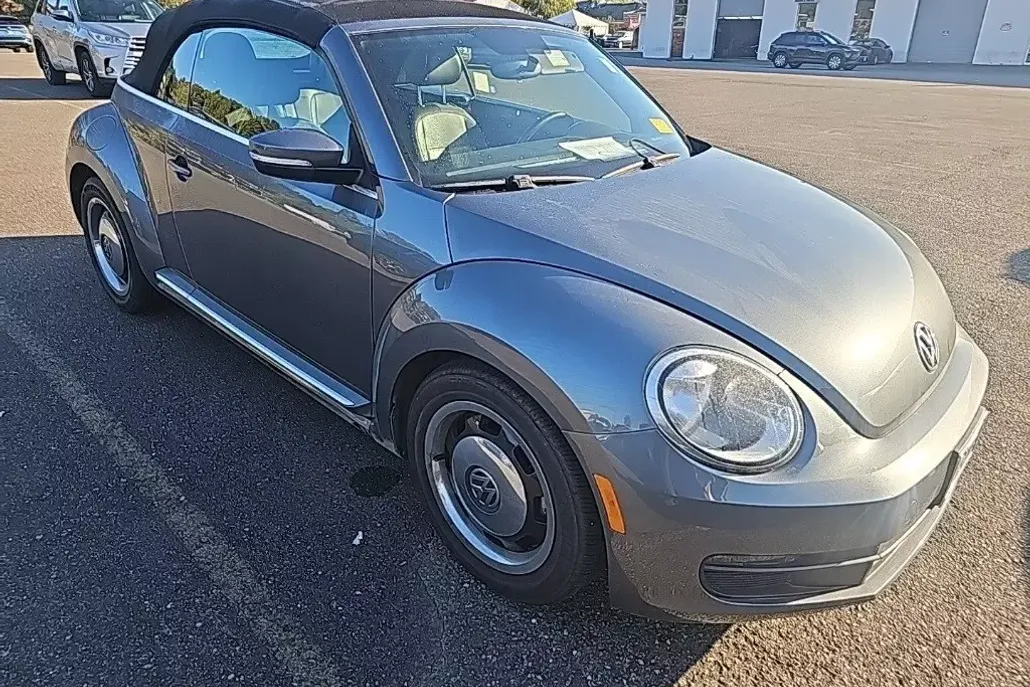 2013 Volkswagen Beetle 2.5L photo 1
