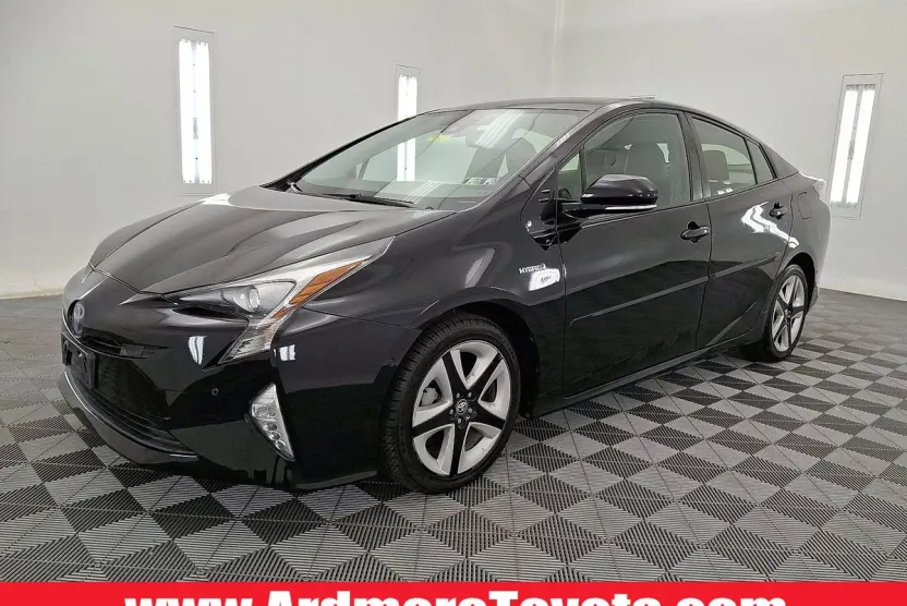 2017 Toyota Prius Four Touring photo 1