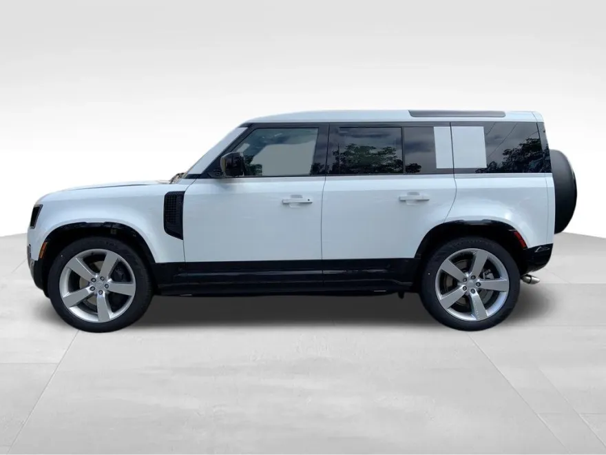 2025 Land Rover Defender 110 X-Dynamic SE photo 1