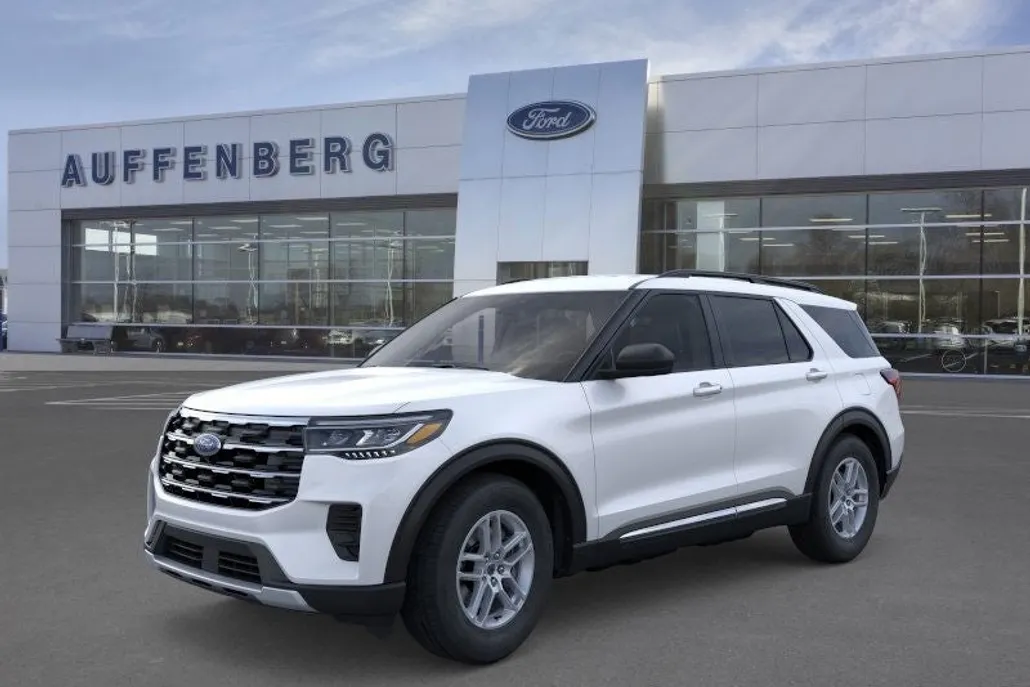 2025 Ford Explorer photo 1