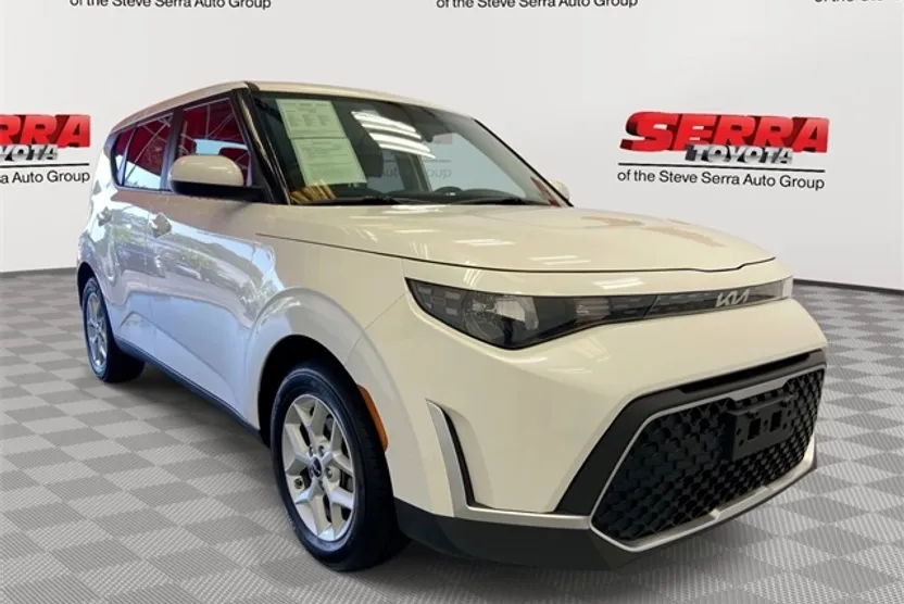 2023 Kia Soul LX photo 1