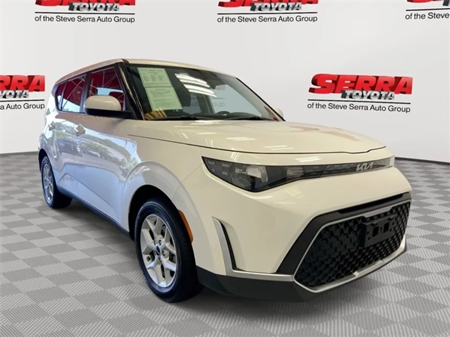 2023 Kia Soul LX photo 1