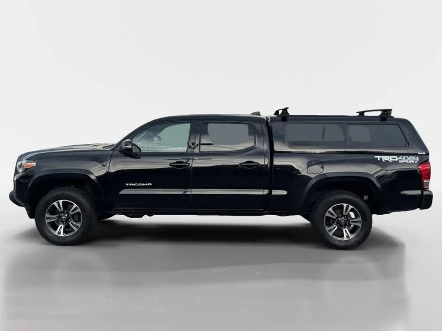 2017 Toyota Tacoma SR5 photo 1