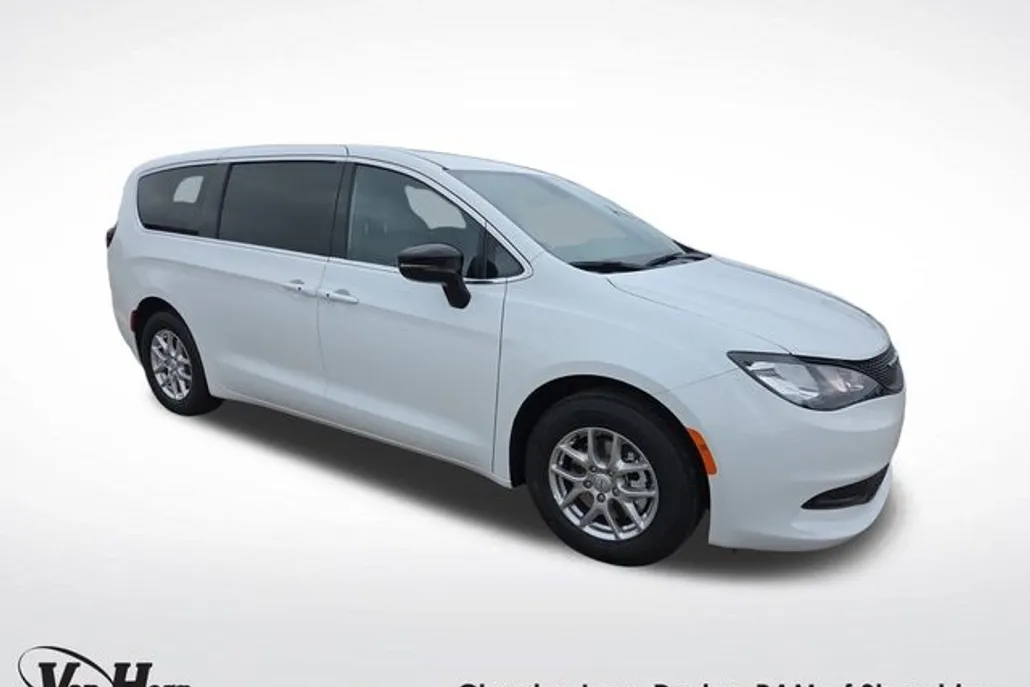 2026 Chrysler Voyager LX photo 1