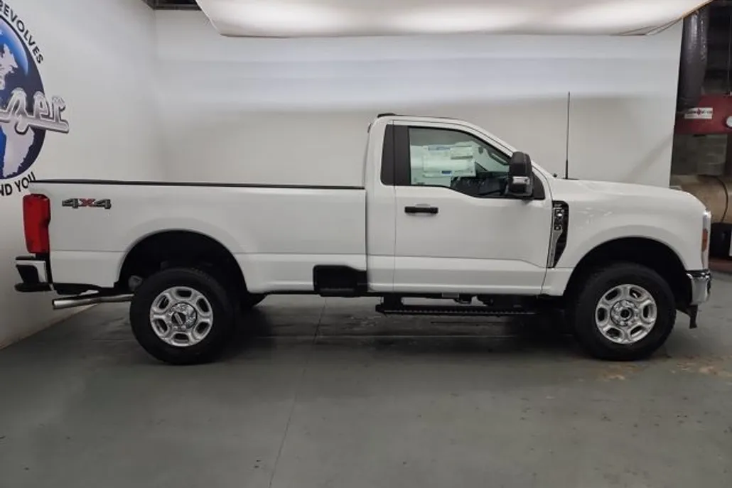 2026 Ford F-350 XLT photo 1