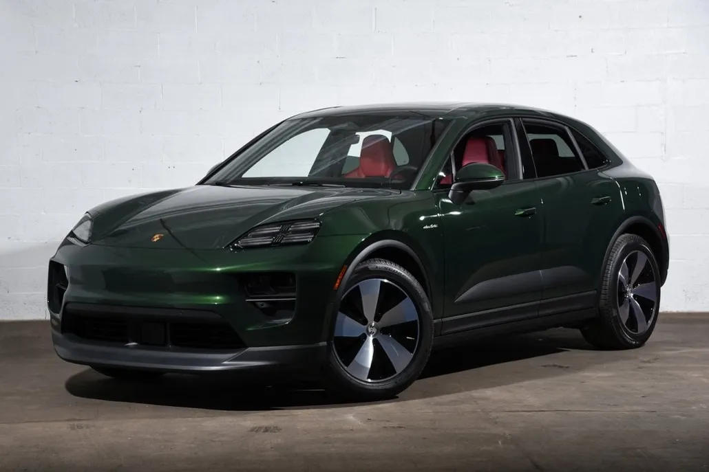 2025 Porsche Macan Electric photo 1