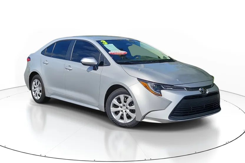 2023 Toyota Corolla LE photo 1