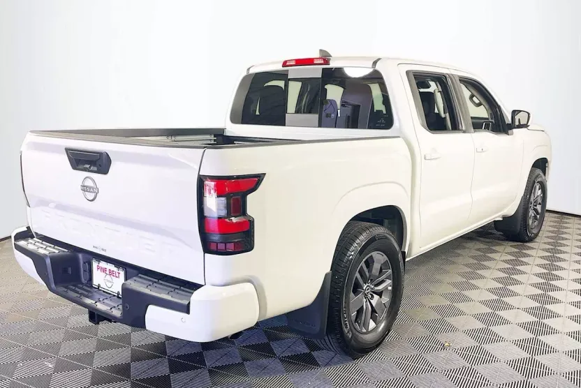 2025 Nissan Frontier SV photo 1