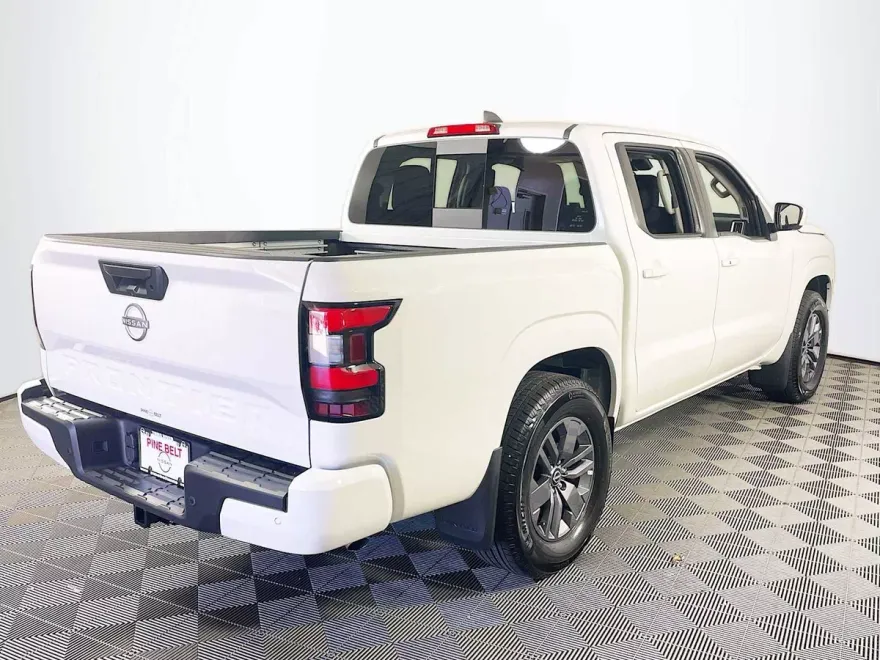 2025 Nissan Frontier SV photo 1