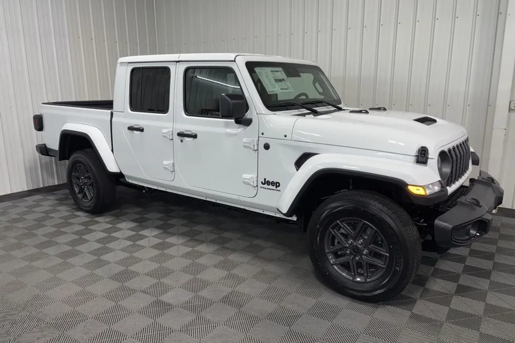 2025 Jeep Gladiator Sport S photo 1