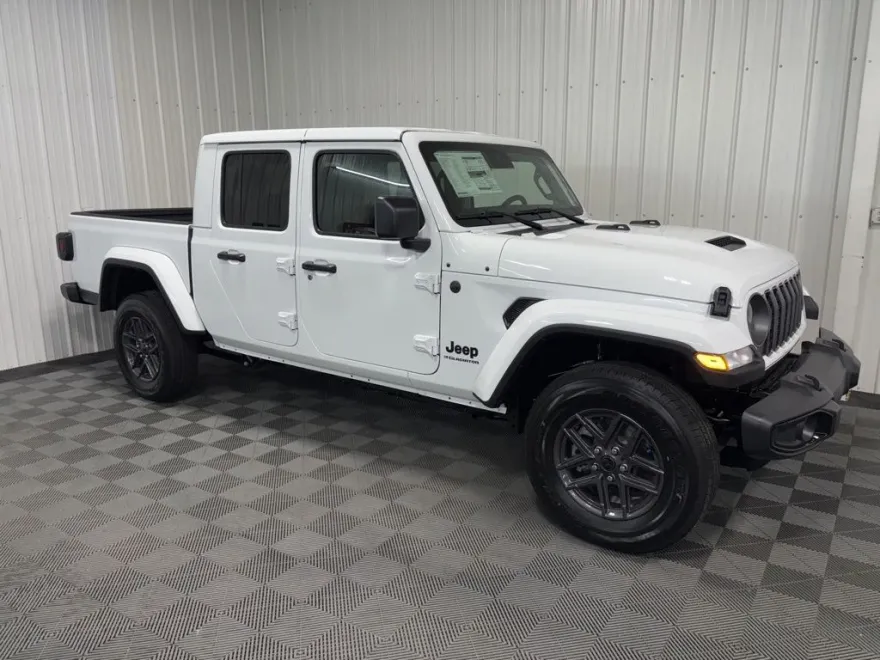 2025 Jeep Gladiator Sport S photo 1