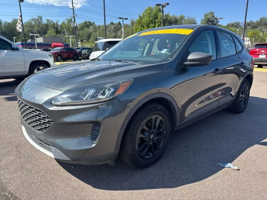 2020 Ford Escape S photo 1
