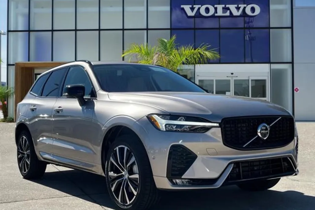 2025 Volvo XC60 B5 Plus photo 1