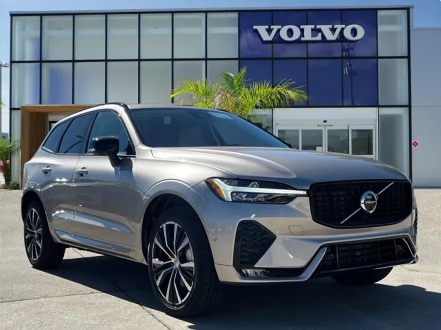 2025 Volvo XC60 B5 Plus photo 1