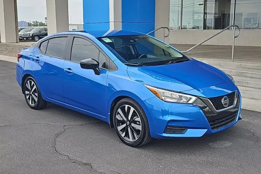 2022 Nissan Versa SR photo 1