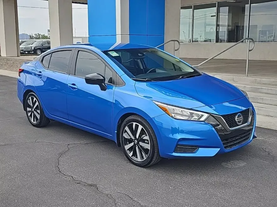 2022 Nissan Versa SR photo 1