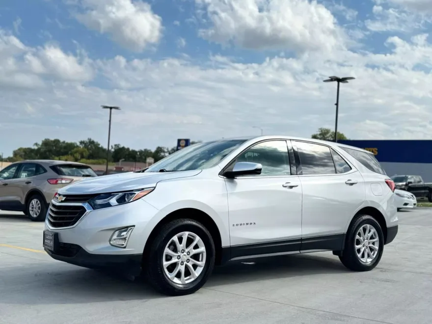 2019 Chevrolet Equinox LT photo 1