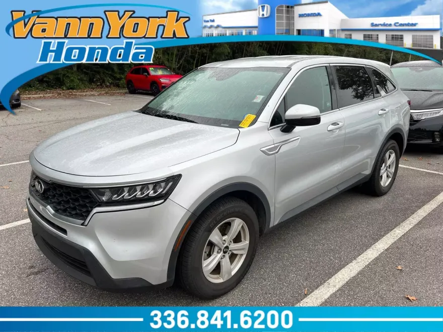 2021 Kia Sorento LX photo 1