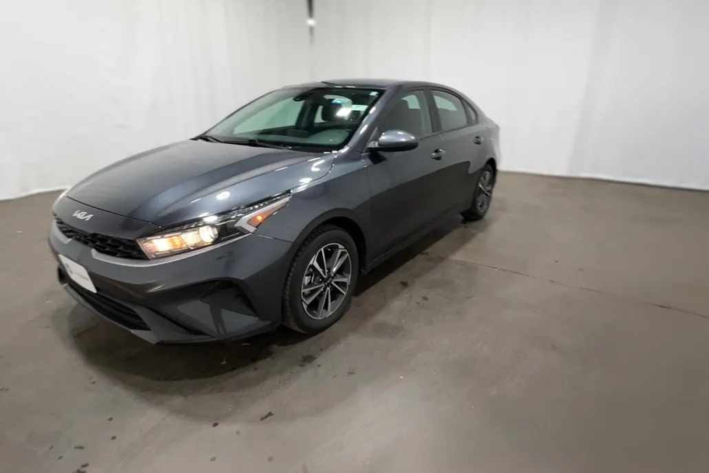 2024 Kia Forte LXS photo 1