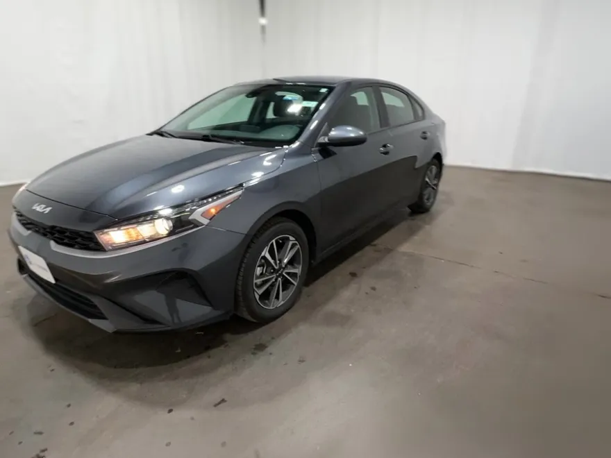 2024 Kia Forte LXS photo 1