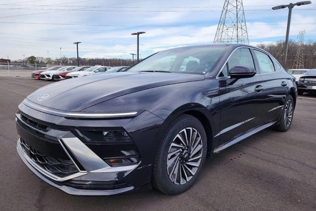 2024 Hyundai Sonata Hybrid SEL photo 1