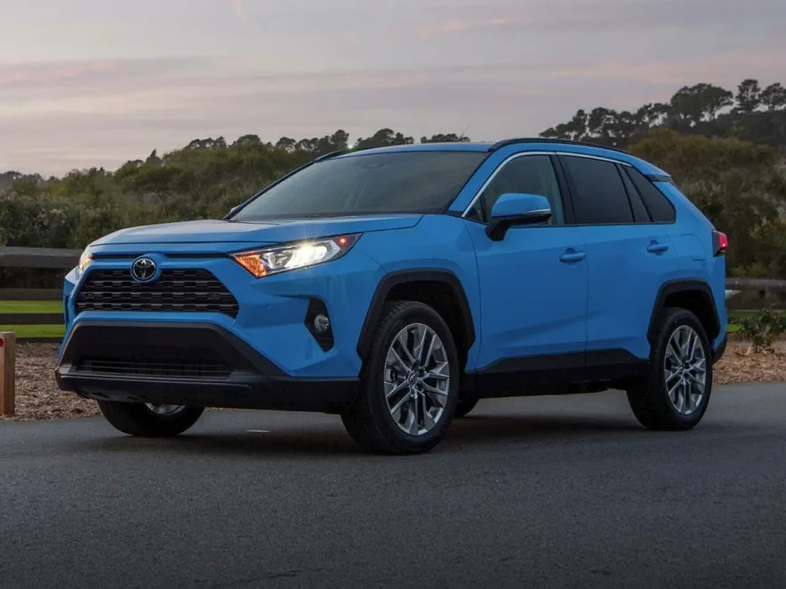 2022 Toyota RAV4 LE photo 1