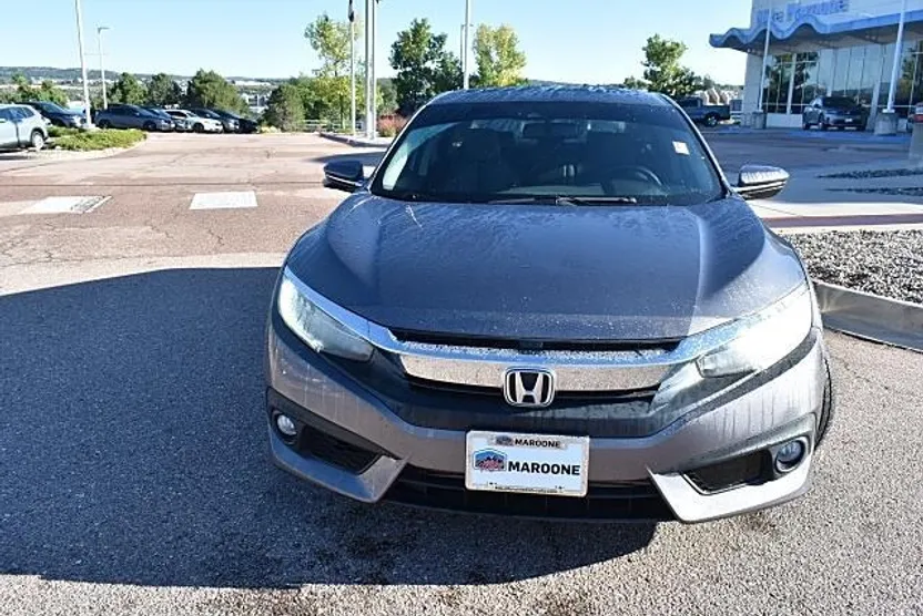 2018 Honda Civic Touring photo 1