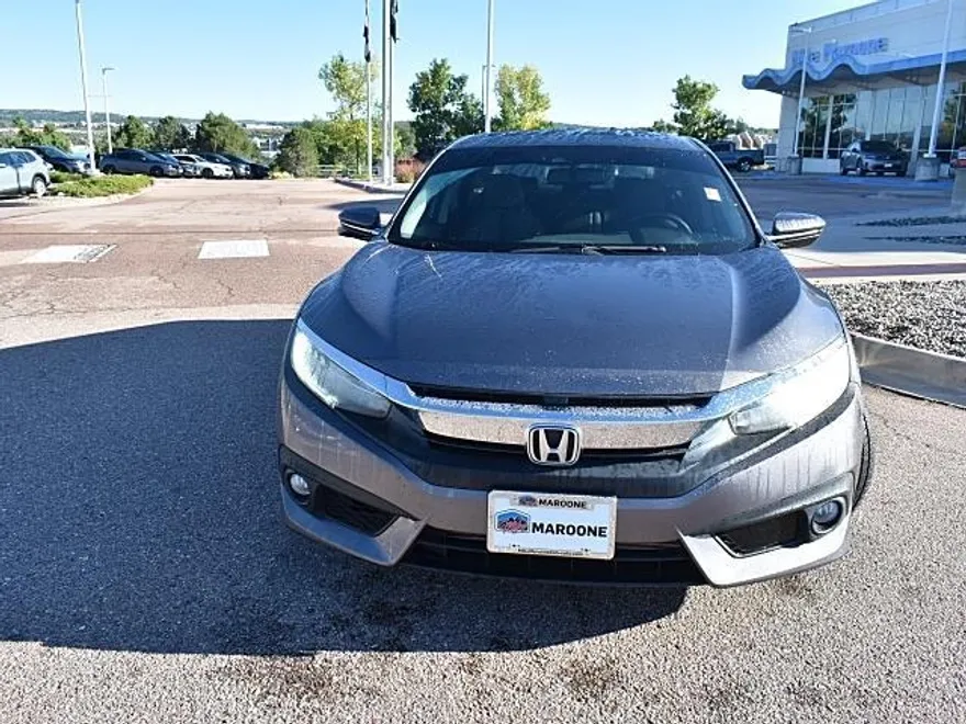 2018 Honda Civic Touring photo 1
