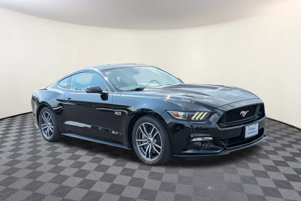 2017 Ford Mustang GT Premium photo 1
