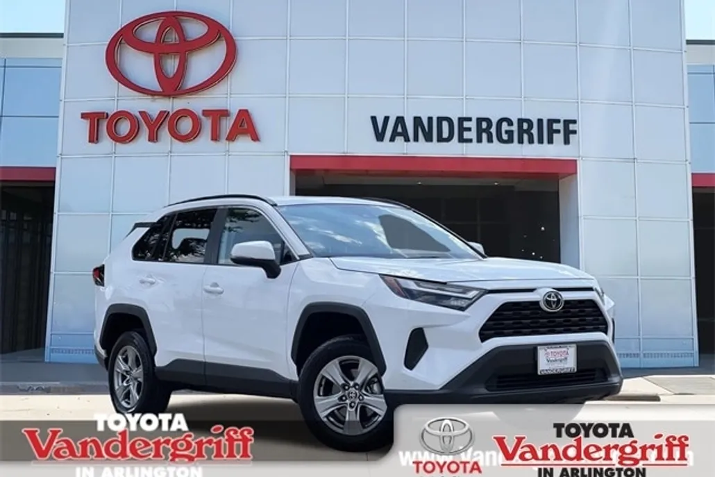 2024 Toyota RAV4 XLE photo 1