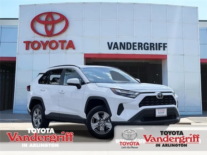 2024 Toyota RAV4 XLE photo 1